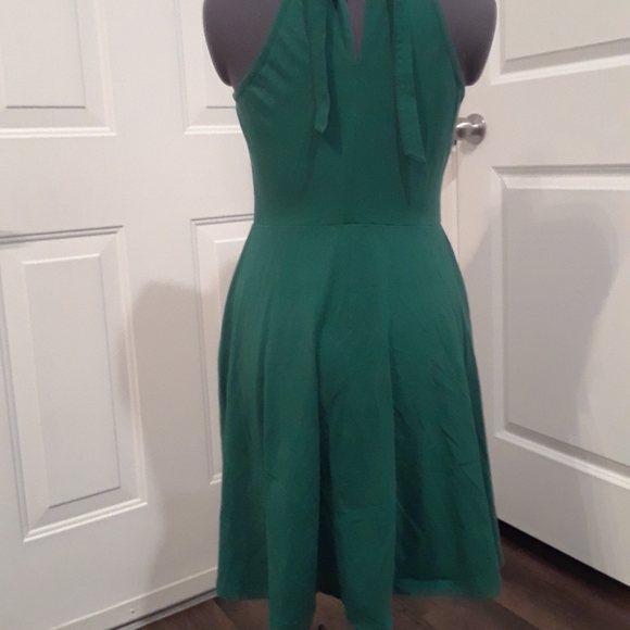 Green flowy dress - Picture 3 of 6